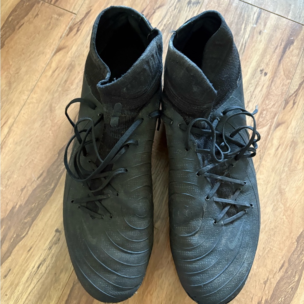 Nike Black Men's soccer cleats